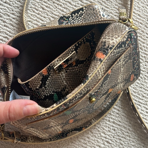Madewell Transport Camera Bag: Snake Embossed Edition - Picture 7 of 8